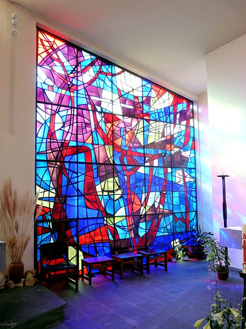 Vitrail est de l'glise catholique de Boudry