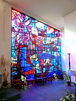 Le grand vitrail ouest de l'église de Boudry