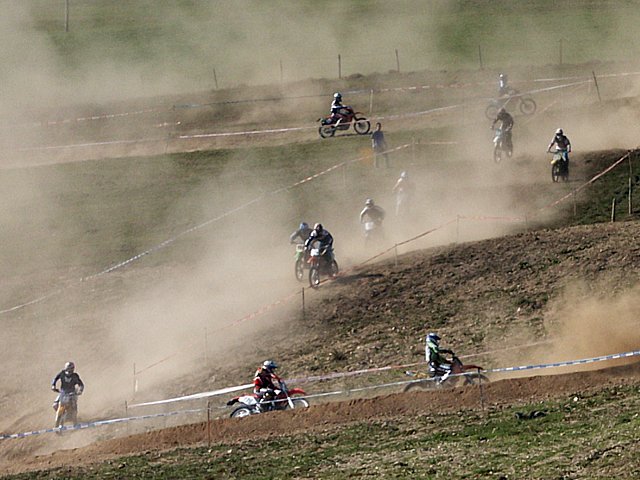 Motocross dans la valle des Ponts
