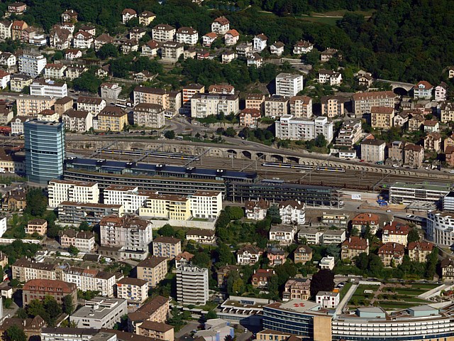 Quartier de la gare de Neuchtel vu d'avion