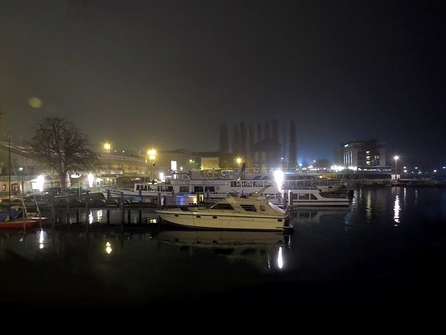 Le port de Neuchtel de nuit