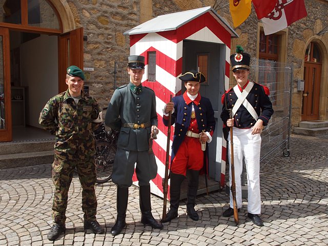 Tenues militaires au chteau de Colombier