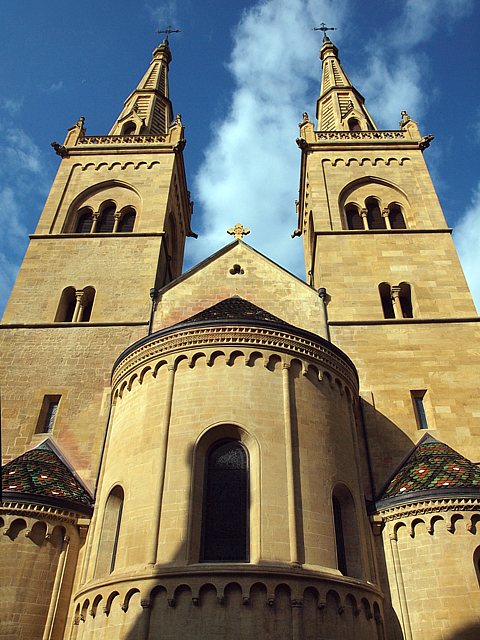 Les 2 tours de la collgiale de Neuchtel