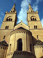 Les deux tours de la collégiale de Neuchâtel
