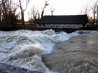 Areuse en crue à la chute de Cortaillod