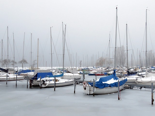 Le port d'Auvernier sous la glace