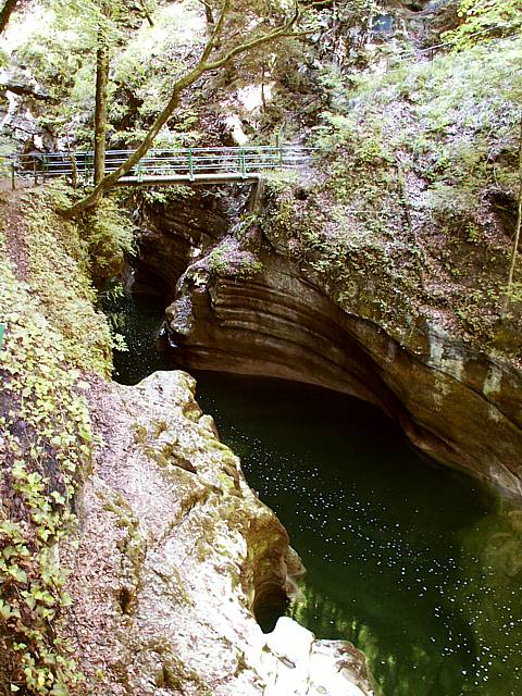 Passerelle sur l'Areuse