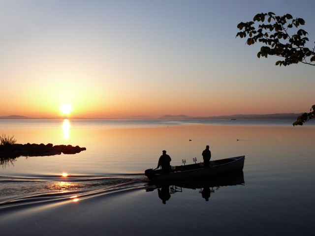 Lever de soleil sur le lac de Neuchtel