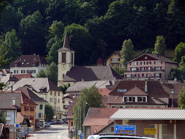 La route principale menant aux Ponts-de-Martel