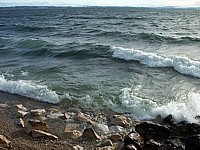 Le lac par forts vents