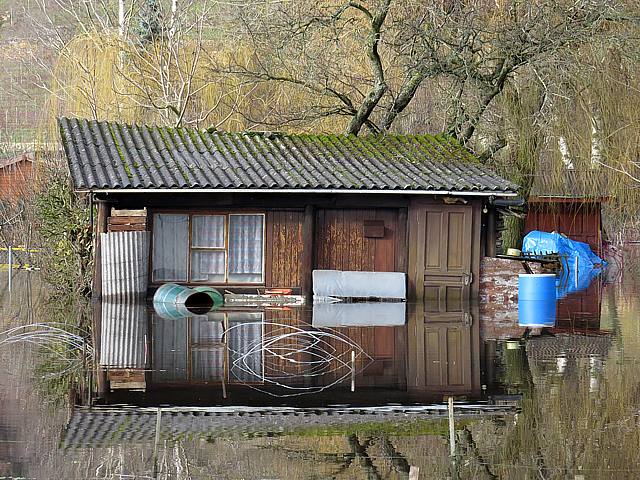 Cabane inonde au Loclat