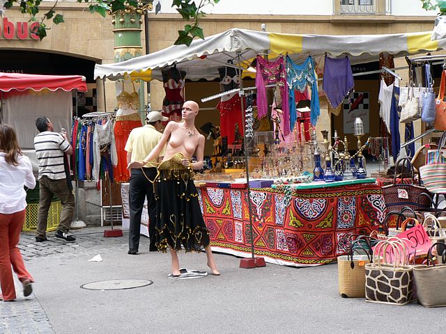 Strip-tease  la rue du Bassin