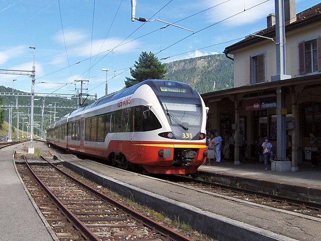 Train navette en gare de Travers