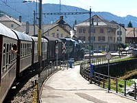 Le train arrive à Couvet